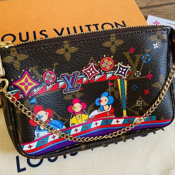 💜🤎🧡authentic Luis Vuitton limited edition mini pochette Xmas bumper cars - Picture 3 of 11